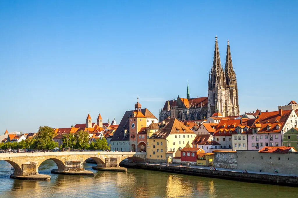 Das Bild zeigt die Altstadt von Regensburg als Illustration