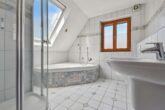 Großzügiges Familien-Domizil mit Süd-Garten in Haar - Badezimmer DG