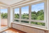 Waldblick-Wohnung mit Aufzug & Potenzial auf 5 Zimmer in Haar - Waldblick vom Wohnzimmer