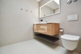 Parkblick in Bogenhausen – Kernsaniertes Design-Penthouse mit Sonnenterrasse - Badezimmer