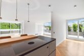 Parkblick in Bogenhausen – Kernsaniertes Design-Penthouse mit Sonnenterrasse - Kochen/Wohnen/Essen
