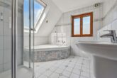 Großzügiges Familien-Domizil mit Süd-Garten in Haar - Badezimmer DG