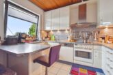 Sonnenterrasse mit Fernblick: Wohnung mit Aufzug & Potenzial auf 3 Zimmer in gefragter Lage - Küche
