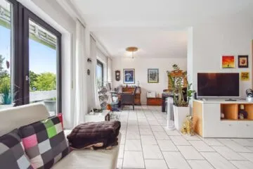 Sonnenterrasse mit Fernblick: Wohnung mit Aufzug & Potenzial auf 3 Zimmer in gefragter Lage, 91207 Lauf an der Pegnitz, Terrassenwohnung