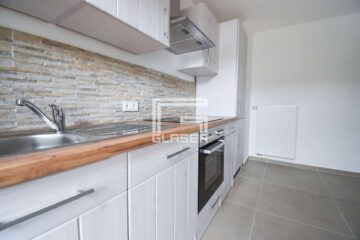 Erstbezug nach Sanierung: Ruhige 3-Zi-Wohnung mit EBK und Balkon, 93049 Regensburg, Etagenwohnung