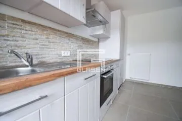 Erstbezug nach Sanierung: Ruhige 3-Zi-Wohnung mit EBK und Balkon, 93049 Regensburg, Etagenwohnung