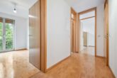 Ruhig & barrierefrei Wohnen am Westfriedhof: 2,5-Zimmer-Wohnung mit Süd-Balkon - Flur