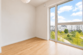Weitblick inklusive: Moderne 4-Zimmer-Wohnung mit EBK & Süd-Balkon in Neupasing - Schlafen 2