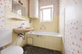 Über den Dächern von Bogenhausen: Sofort verfügbare 2-Zimmer-Wohnung mit Potenzial - Badezimmer