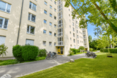 Über den Dächern von Bogenhausen: Sofort verfügbare 2-Zimmer-Wohnung mit Potenzial - Hauseingang